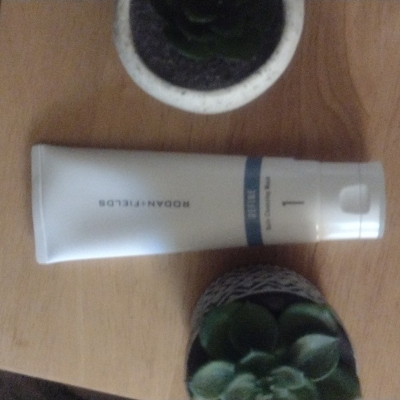 - Rodan + Fields DEFINE Daily Cleansing mask - Picture 3 of 5